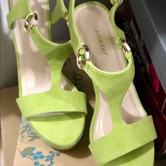 Shoes - Picture 5 of 7